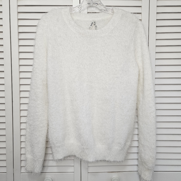 Women's White Long Sleeve Pullover Sweater - Picture 1 of 8